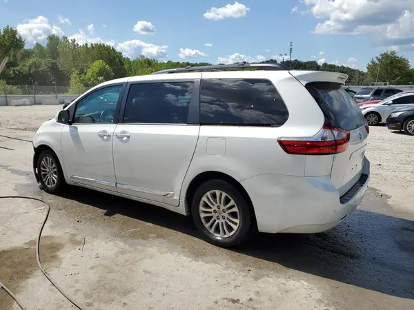 5TDYZ3DC0HS815371 2017 TOYOTA SIENNA - Image 2