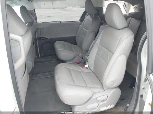 5TDYZ3DC0HS818822 2017 TOYOTA SIENNA - Image 8