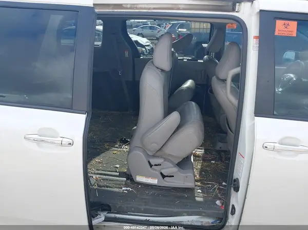 5TDYZ3DC0HS824412 2017 TOYOTA SIENNA - Image 8