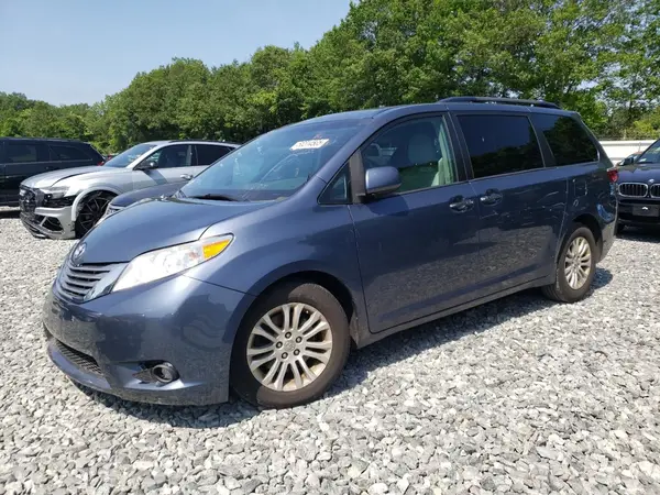 5TDYZ3DC0HS825396 2017 TOYOTA SIENNA - Image 1