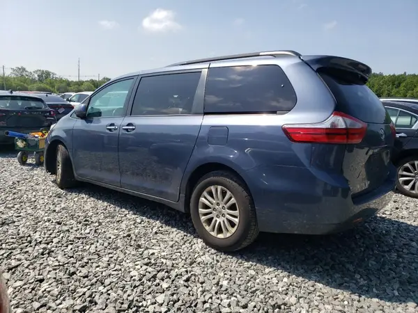5TDYZ3DC0HS825396 2017 TOYOTA SIENNA - Image 2