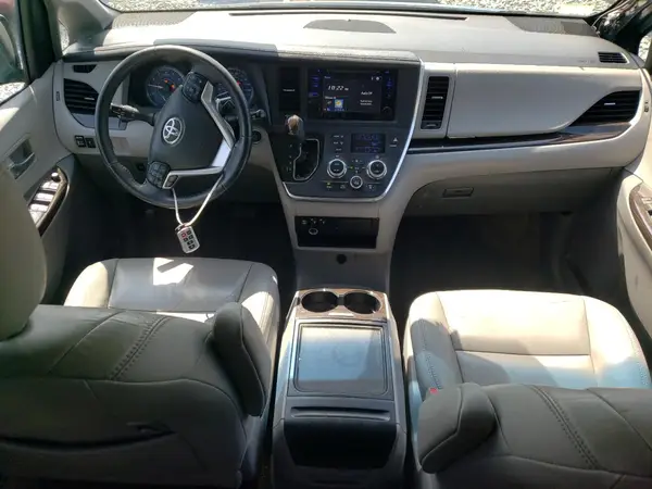5TDYZ3DC0HS825396 2017 TOYOTA SIENNA - Image 8