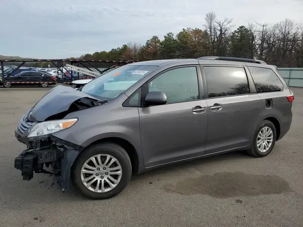 5TDYZ3DC0HS825589 2017 TOYOTA SIENNA - Image 1