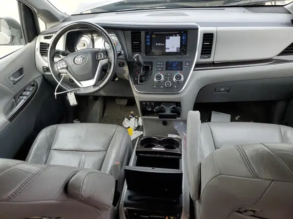5TDYZ3DC0HS825589 2017 TOYOTA SIENNA - Image 8
