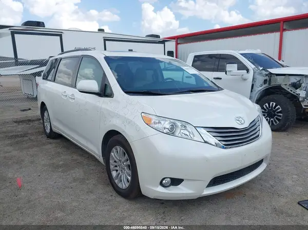 5TDYZ3DC0HS827746 2017 TOYOTA SIENNA - Image 1