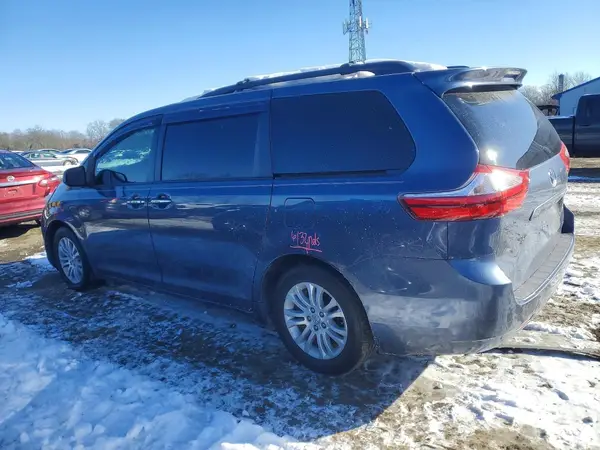 5TDYZ3DC0HS827908 2017 TOYOTA SIENNA - Image 2