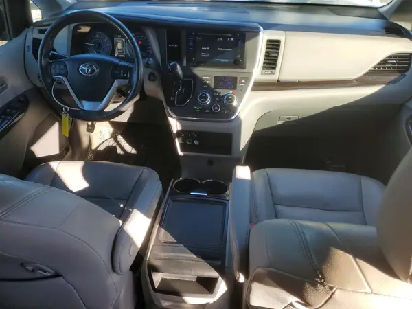 5TDYZ3DC0HS827908 2017 TOYOTA SIENNA - Image 8
