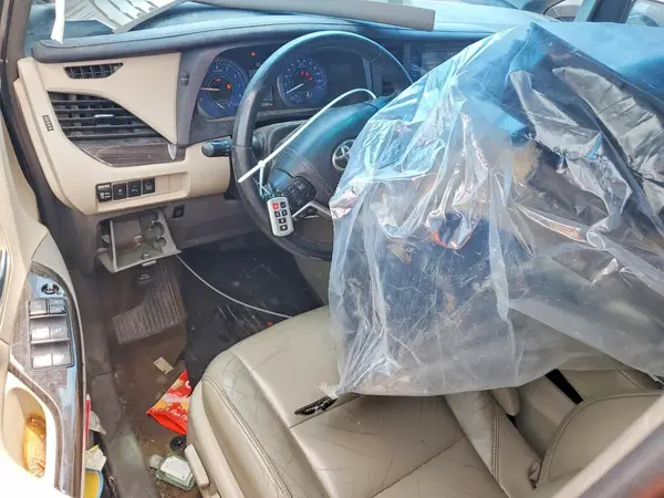 5TDYZ3DC0HS830128 2017 TOYOTA SIENNA - Image 8