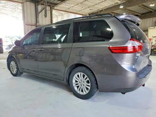 5TDYZ3DC0HS832185 2017 TOYOTA SIENNA - Image 2