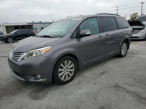 5TDYZ3DC0HS833112 2017 TOYOTA SIENNA - Image 1