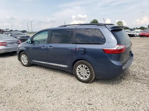 5TDYZ3DC0HS836012 2017 TOYOTA SIENNA - Image 2