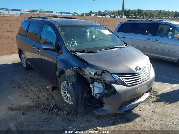 5TDYZ3DC0HS836849 2017 TOYOTA SIENNA - Image 1