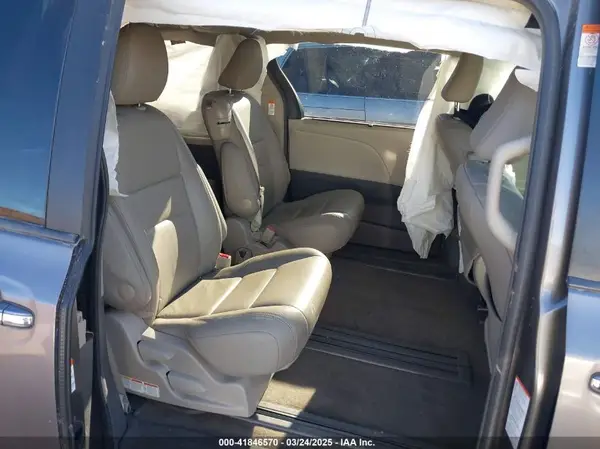 5TDYZ3DC0HS836849 2017 TOYOTA SIENNA - Image 8