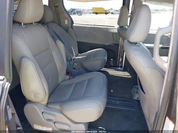 5TDYZ3DC0HS838293 2017 TOYOTA SIENNA - Image 8