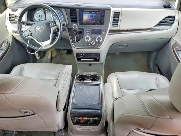 5TDYZ3DC0HS841923 2017 TOYOTA SIENNA - Image 8
