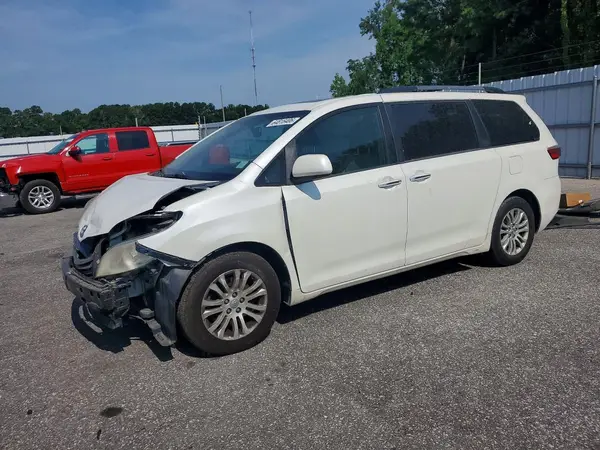 5TDYZ3DC0HS842165 2017 TOYOTA SIENNA - Image 1