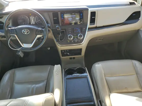 5TDYZ3DC0HS846121 2017 TOYOTA SIENNA - Image 8