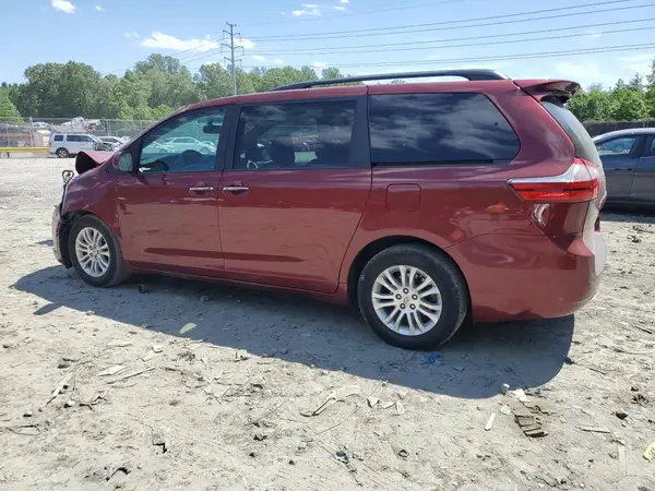 5TDYZ3DC0HS846376 2017 TOYOTA SIENNA - Image 2
