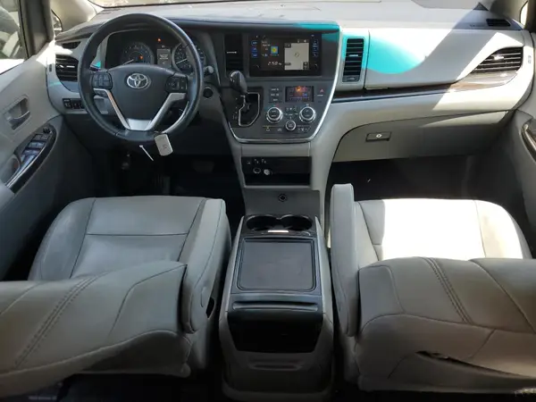 5TDYZ3DC0HS846376 2017 TOYOTA SIENNA - Image 8