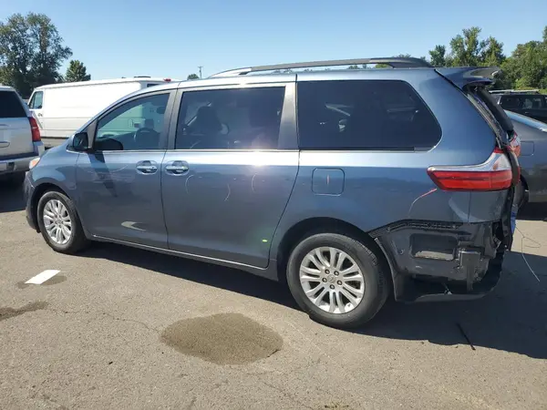5TDYZ3DC0HS849293 2017 TOYOTA SIENNA - Image 2