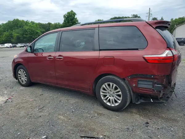 5TDYZ3DC0HS849696 2017 TOYOTA SIENNA - Image 2
