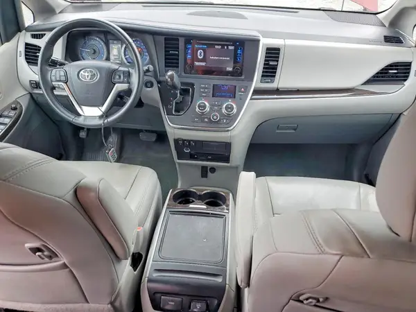 5TDYZ3DC0HS849696 2017 TOYOTA SIENNA - Image 8