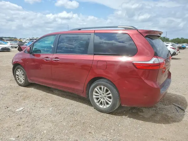 5TDYZ3DC0HS852422 2017 TOYOTA SIENNA - Image 2