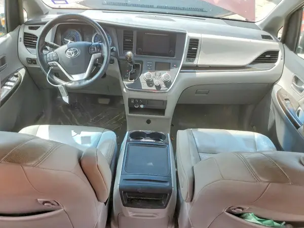 5TDYZ3DC0HS852422 2017 TOYOTA SIENNA - Image 8
