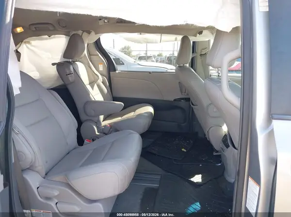 5TDYZ3DC0HS858785 2017 TOYOTA SIENNA - Image 8