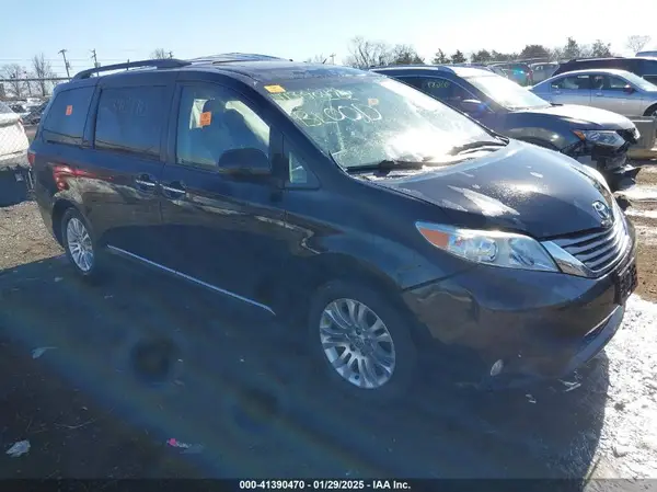 5TDYZ3DC0HS859094 2017 TOYOTA SIENNA - Image 1