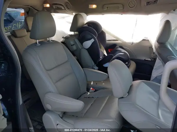 5TDYZ3DC0HS859094 2017 TOYOTA SIENNA - Image 8