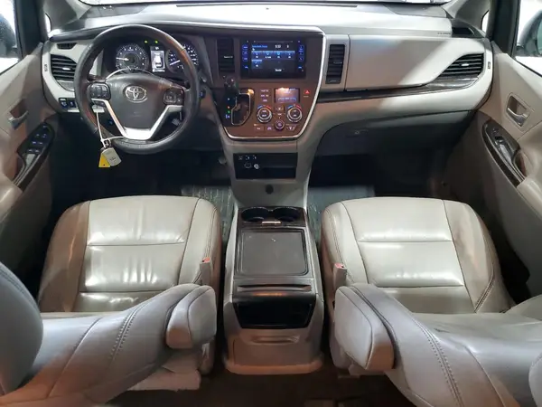 5TDYZ3DC0HS861198 2017 TOYOTA SIENNA - Image 8
