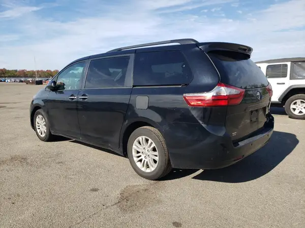 5TDYZ3DC0HS862206 2017 TOYOTA SIENNA - Image 2