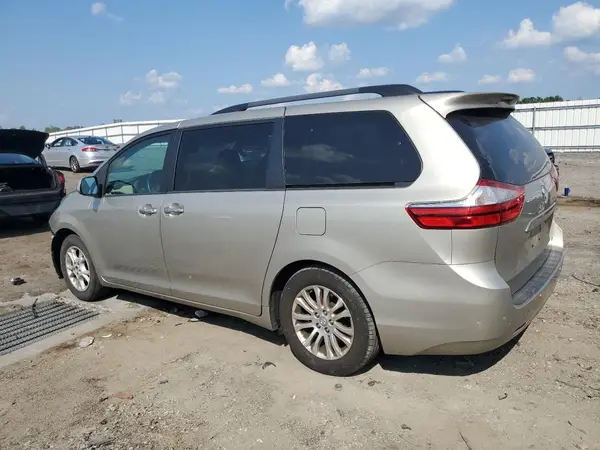 5TDYZ3DC0HS863081 2017 TOYOTA SIENNA - Image 2