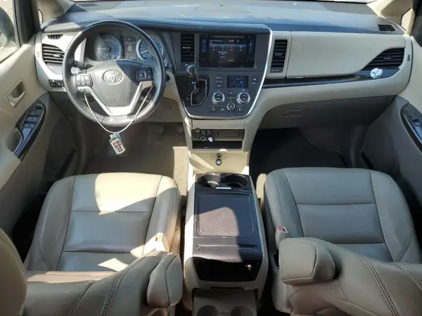 5TDYZ3DC0HS863081 2017 TOYOTA SIENNA - Image 8