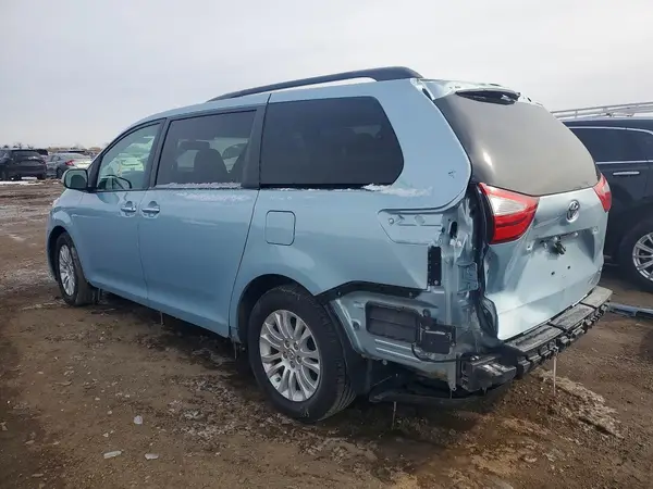 5TDYZ3DC0HS867776 2017 TOYOTA SIENNA - Image 2