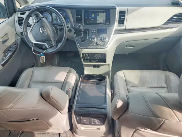 5TDYZ3DC0HS867776 2017 TOYOTA SIENNA - Image 8