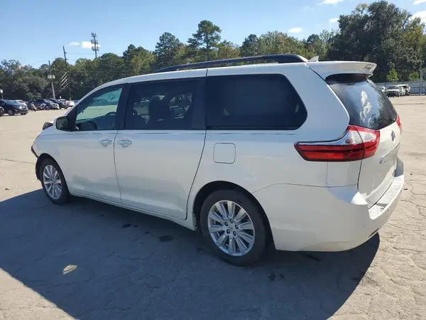 5TDYZ3DC0HS868880 2017 TOYOTA SIENNA - Image 2