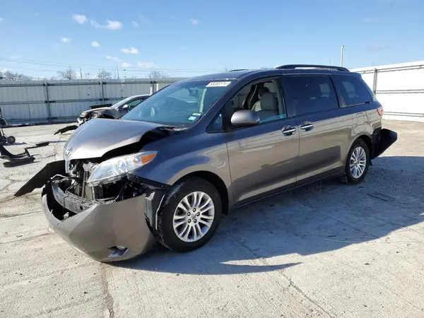 5TDYZ3DC0HS871617 2017 TOYOTA SIENNA - Image 1
