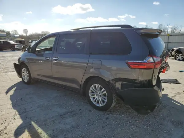 5TDYZ3DC0HS871617 2017 TOYOTA SIENNA - Image 2