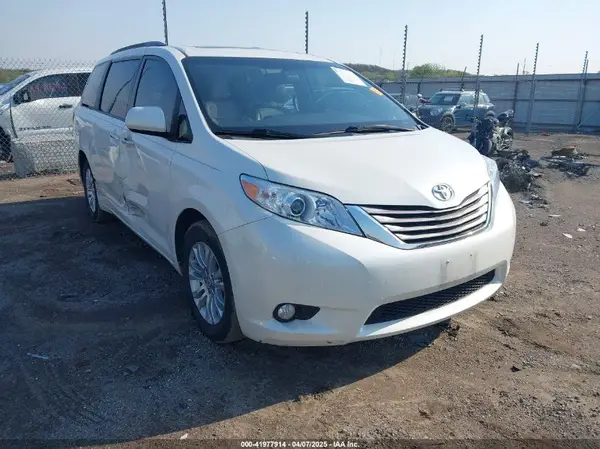5TDYZ3DC0HS873190 2017 TOYOTA SIENNA - Image 1