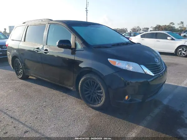 5TDYZ3DC0HS876848 2017 TOYOTA SIENNA - Image 1