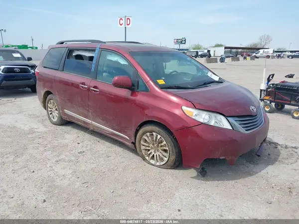 5TDYZ3DC0HS882214 2017 TOYOTA SIENNA - Image 1