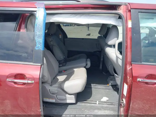 5TDYZ3DC0HS882214 2017 TOYOTA SIENNA - Image 8