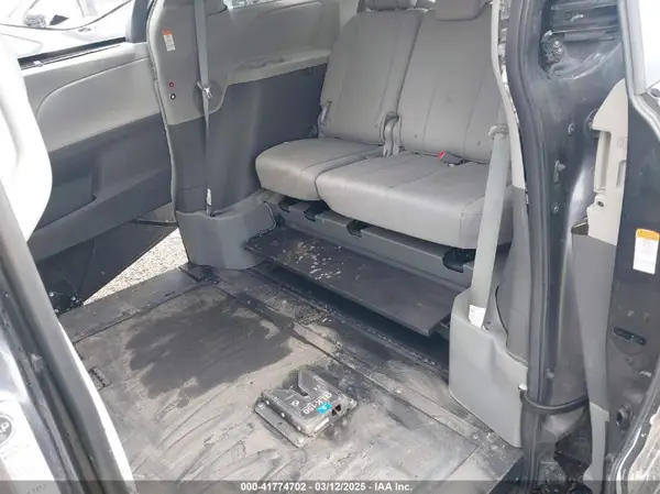 5TDYZ3DC0HS882729 2017 TOYOTA SIENNA - Image 8