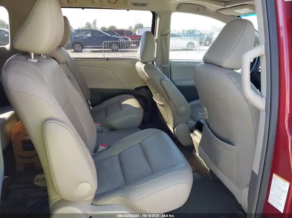 5TDYZ3DC0HS886182 2017 TOYOTA SIENNA - Image 8
