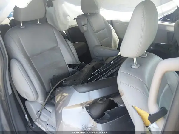 5TDYZ3DC0HS887557 2017 TOYOTA SIENNA - Image 8