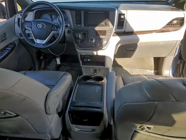 5TDYZ3DC0HS889244 2017 TOYOTA SIENNA - Image 8