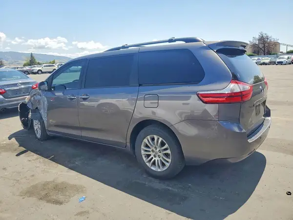 5TDYZ3DC0HS896291 2017 TOYOTA SIENNA - Image 2