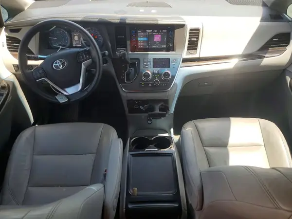 5TDYZ3DC0HS896291 2017 TOYOTA SIENNA - Image 8